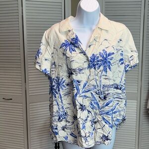 Tommy Bahama 100% silk Blue and White Palm Tree Pattern Casual Button Down Shirt